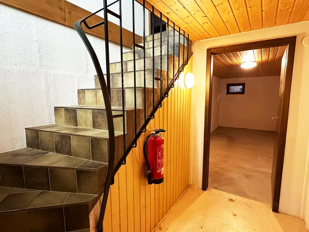 KB Immobilien - Inserat - Gronostraße - Kellereingang