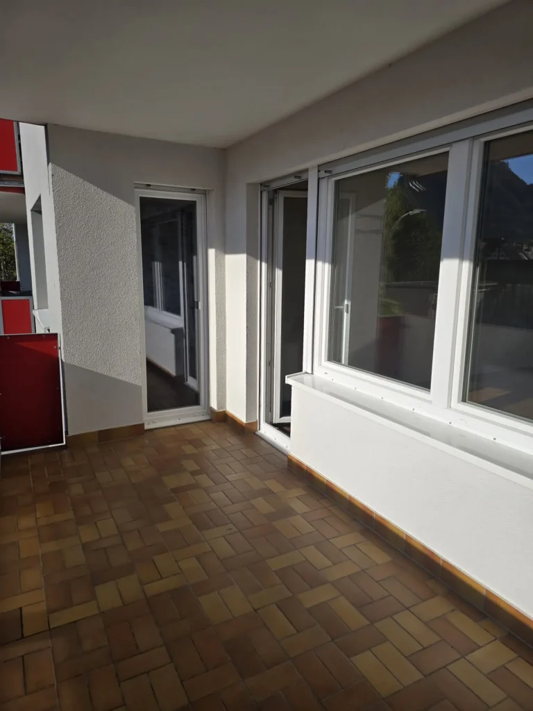 KB Immobilien - Inserat - Hauptstraße - Balkon Zugänge
