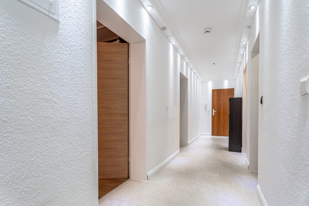 KB Immobilien - Inserat - Aluminiumstraße 12, 2 Zimmer - Flur Ansicht 2