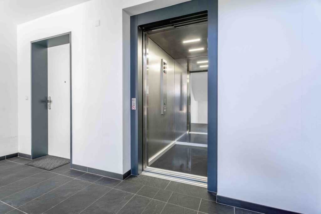 KB Immobilien - Inserat - Greuther Straße 13 - Aufzug