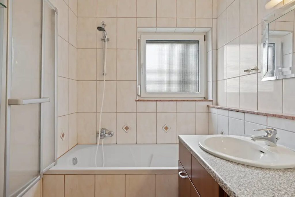 KB Immobilien - Inserat - Allmannsweilerstr. 97-2 - Bad Ansicht 1