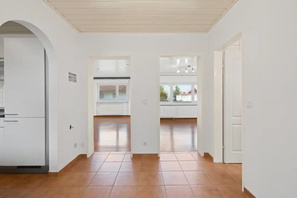 KB Immobilien - Inserat - Allmannsweilerstr. 97-2 - Flur Ansicht 1