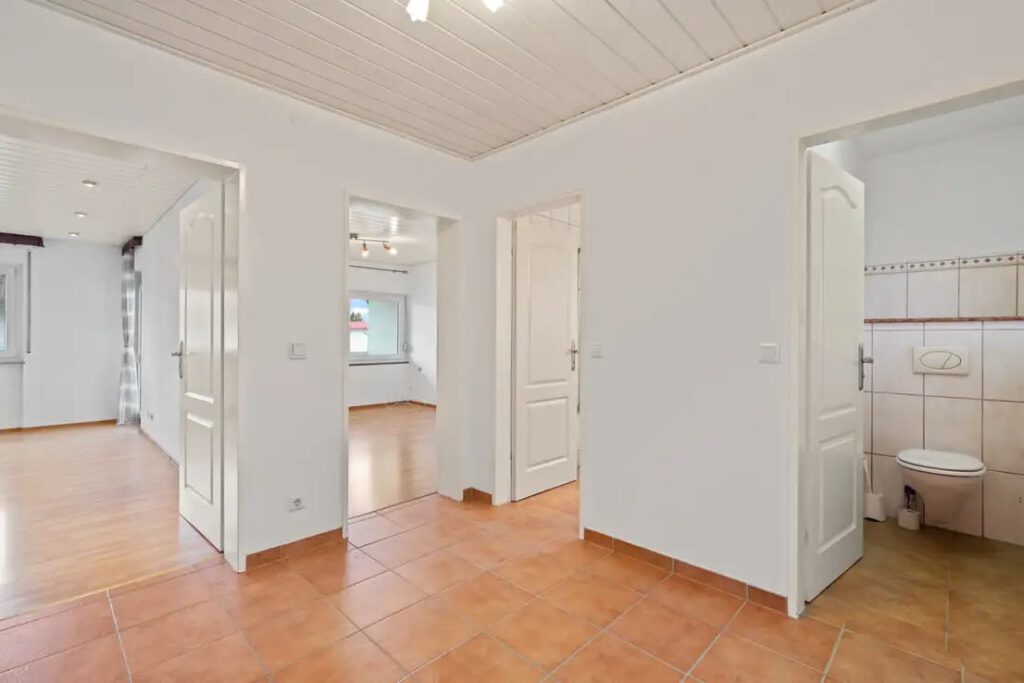 KB Immobilien - Inserat - Allmannsweilerstr. 97-2 - Flur Ansicht 2